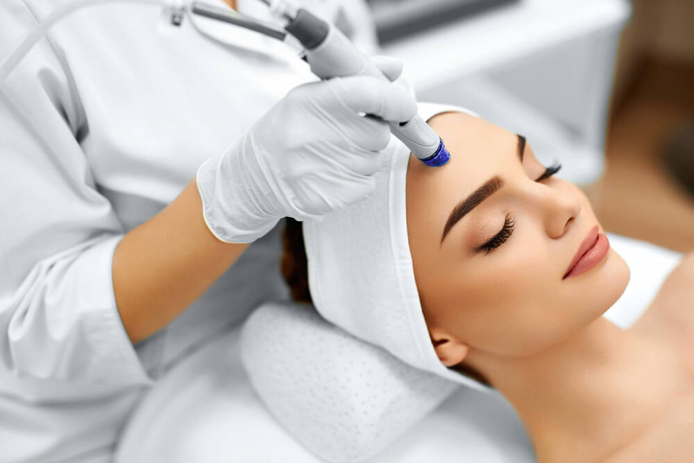 Aqua Facial Gesichtsbehandlung
